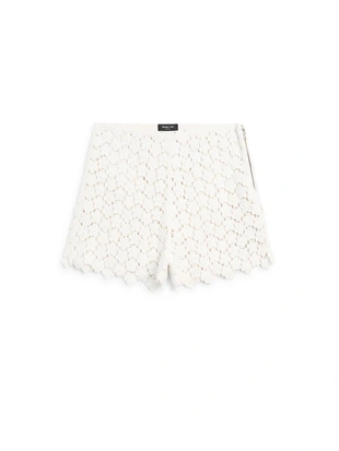 Шорты с кружевными вставками и цветочными деталями- Заказать в России