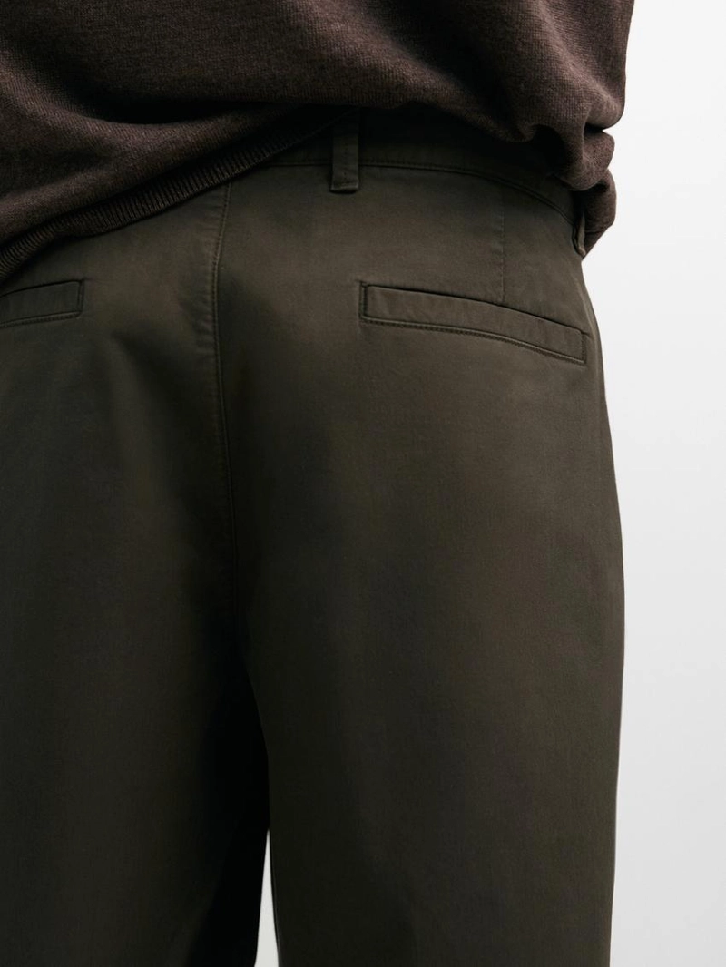 Шорты бермуды из хлопково-синтетической смеси с карманом