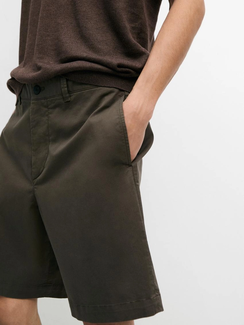 Шорты бермуды из хлопково-синтетической смеси с карманом