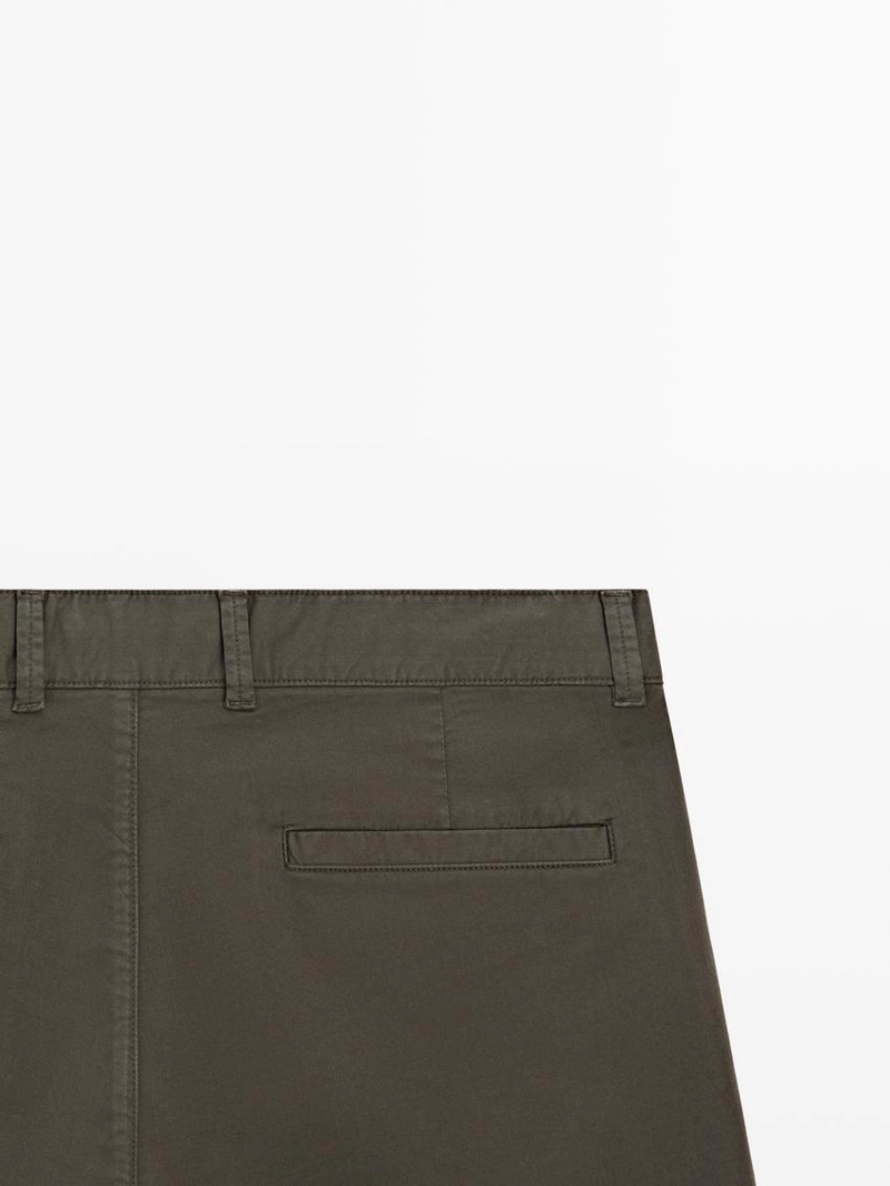 Шорты бермуды из хлопково-синтетической смеси с карманом