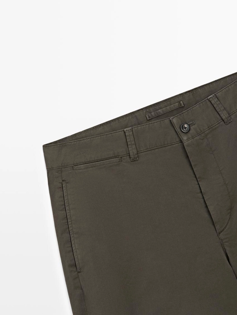 Шорты бермуды из хлопково-синтетической смеси с карманом