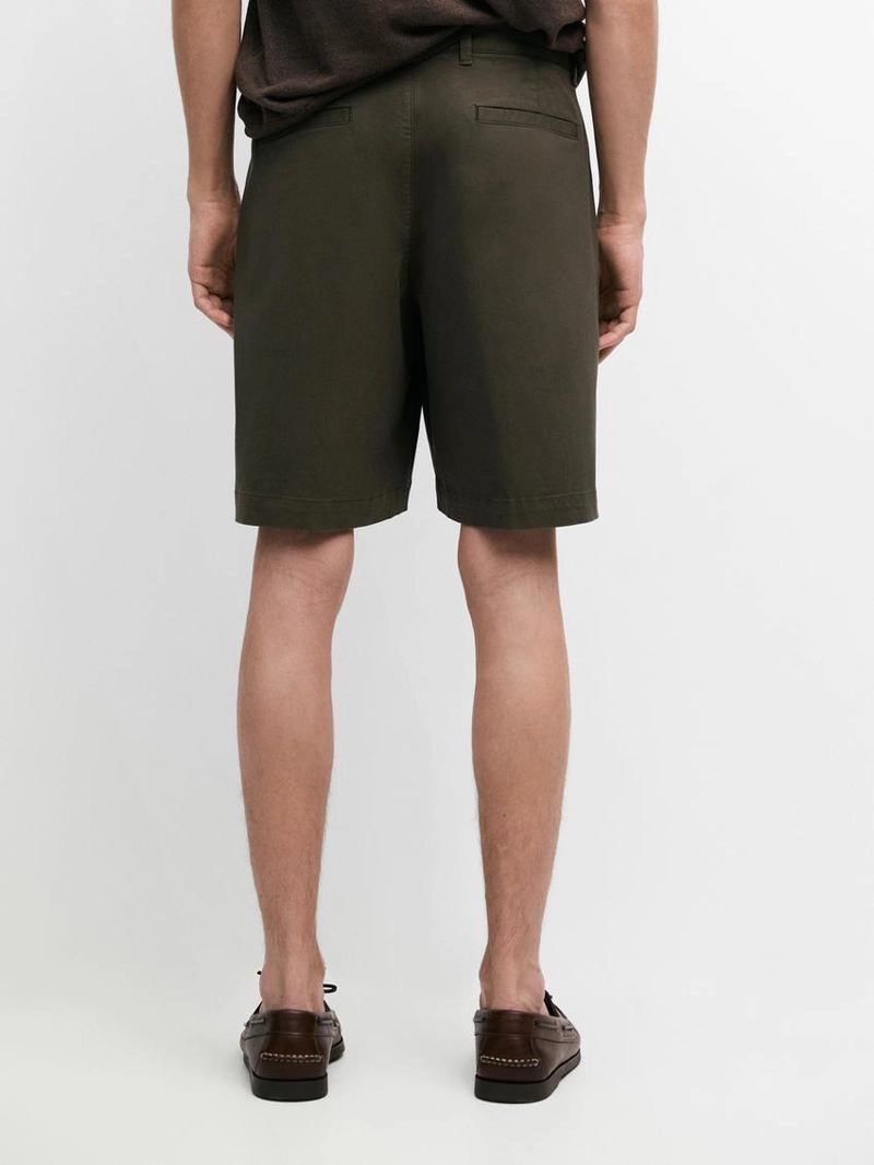 Шорты бермуды из хлопково-синтетической смеси с карманом