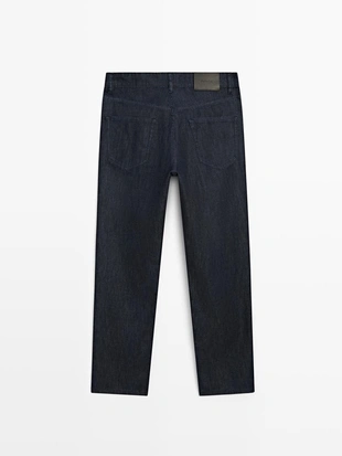 Джинсовые брюки со светлым эффектом и зауженным кроем- Заказать в России