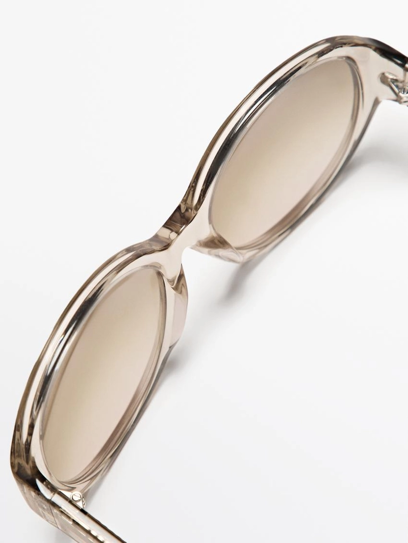 Солнцезащитные очки круглой формы