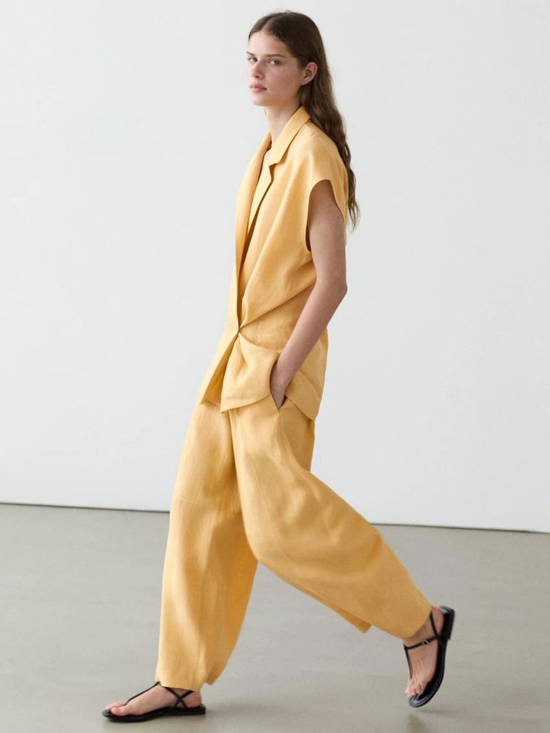 Жилет из льна на пуговицах