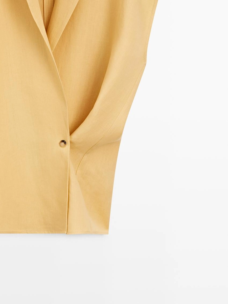 Жилет из льна на пуговицах