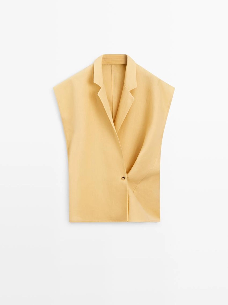 Жилет из льна на пуговицах