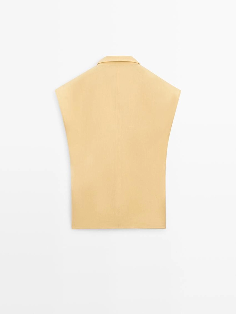 Жилет из льна на пуговицах