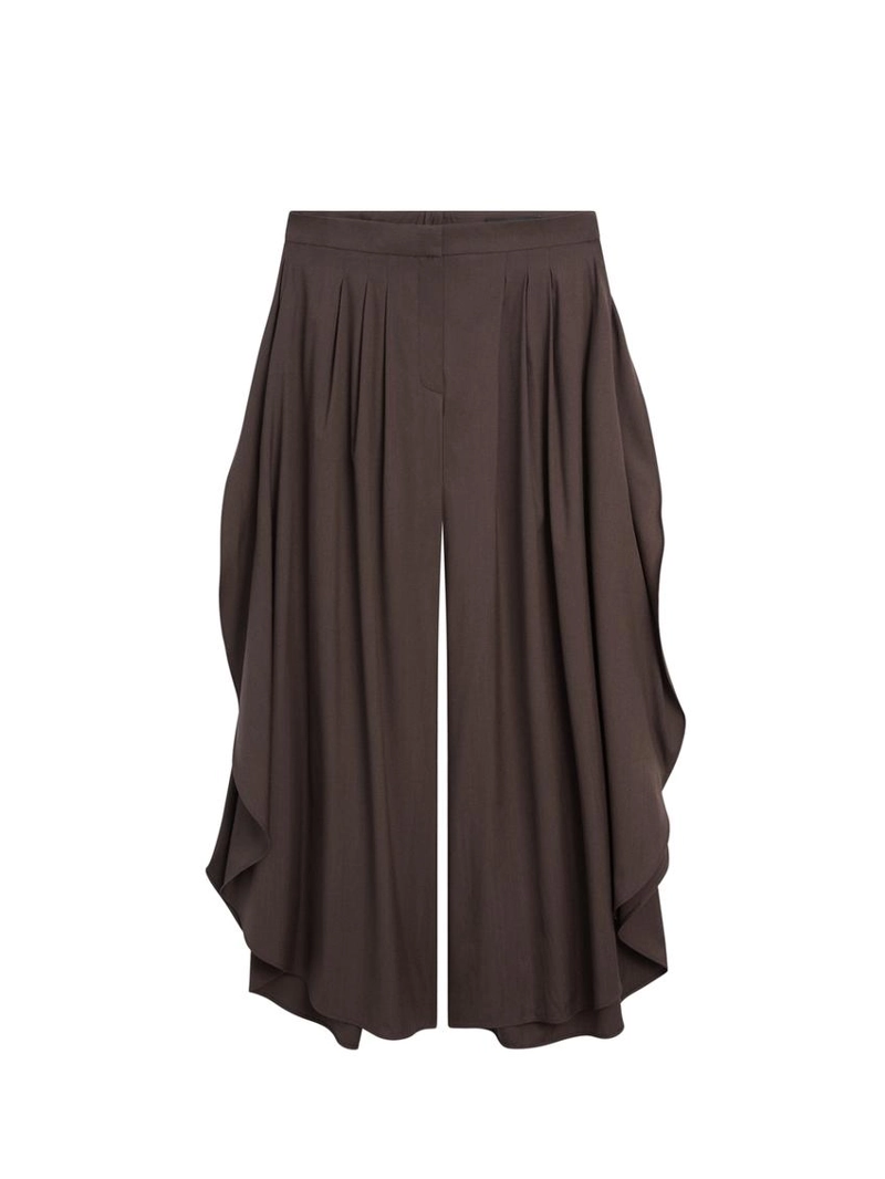 Широкие брюки с разрезами и защипами