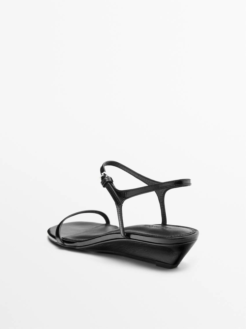 Сандалии на средней шпильке с ремешками из кожи