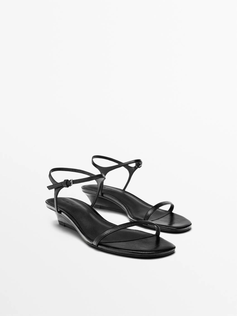 Сандалии на средней шпильке с ремешками из кожи