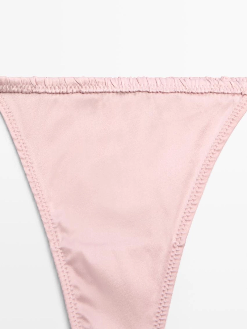 Трусы-стринги из шелка с кружевными деталями