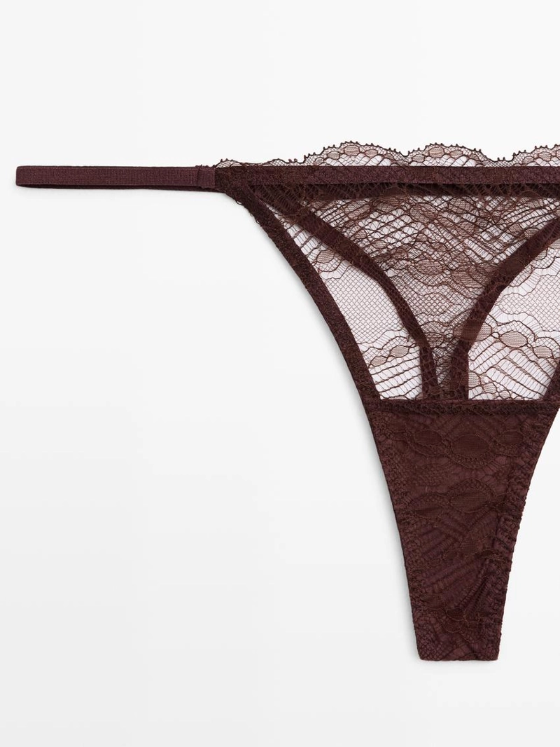 Чулочки с кружевной отделкой