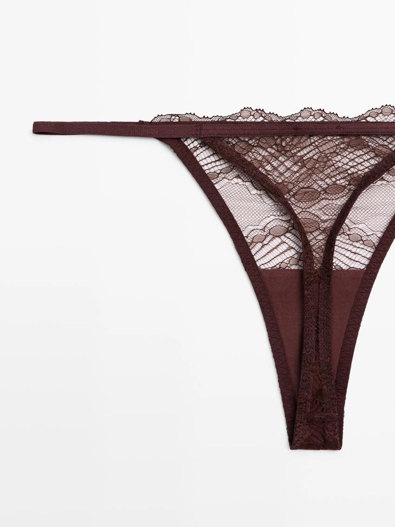 Чулочки с кружевной отделкой