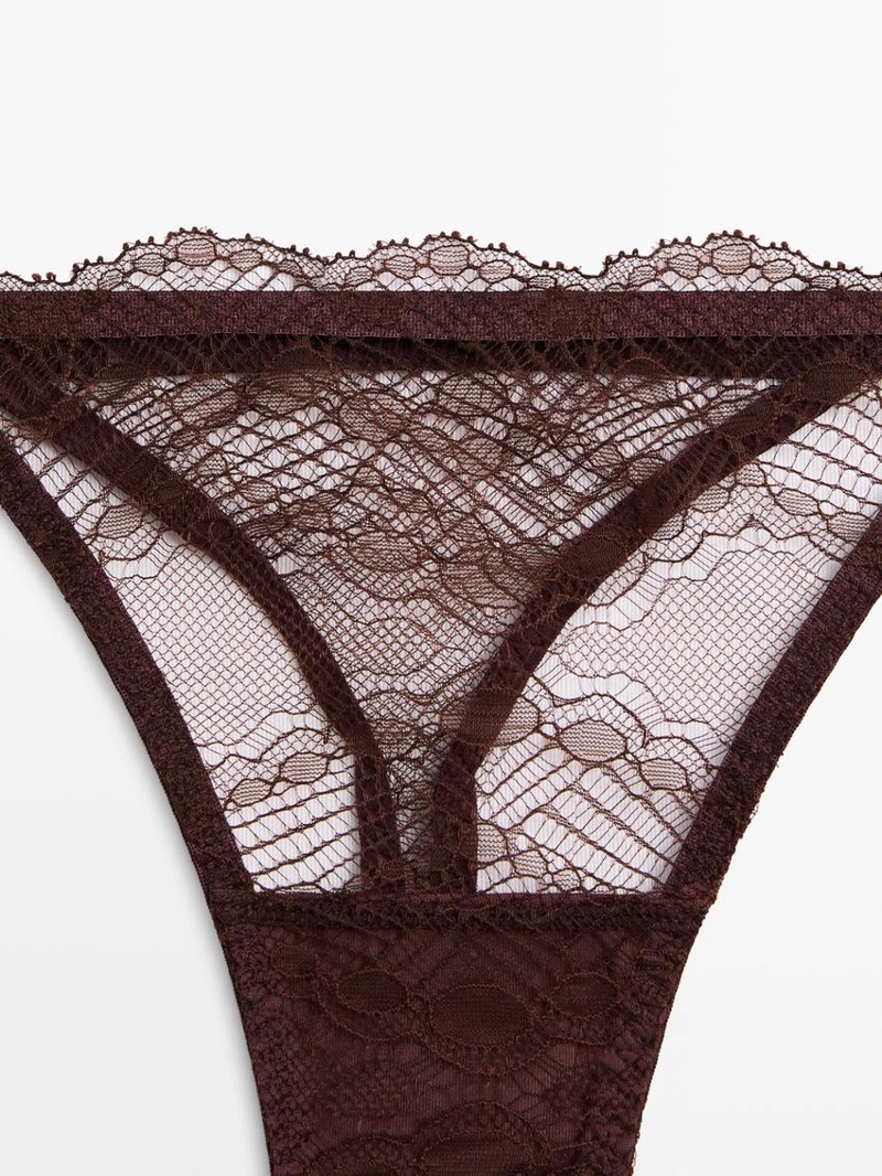 Чулочки с кружевной отделкой