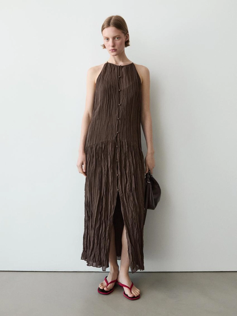 Платье миди с плиссированной отделкой и пуговицами