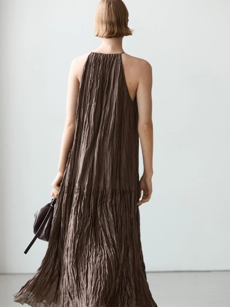 Платье миди с плиссированной отделкой и пуговицами