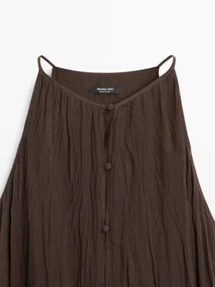 Платье миди с плиссированной отделкой и пуговицами- Заказать в России