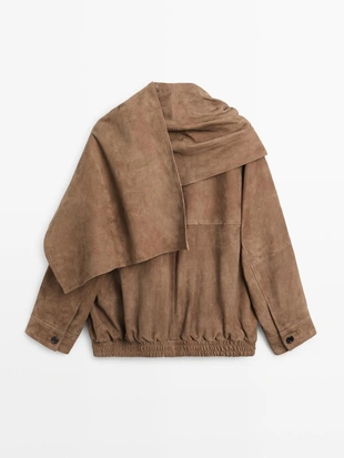 Замшевая кожаная бомбер-куртка с деталью в виде шарфа- Заказать в России