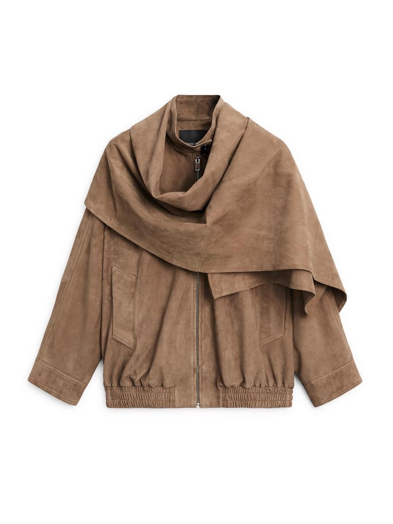 Замшевая кожаная бомбер-куртка с деталью в виде шарфа