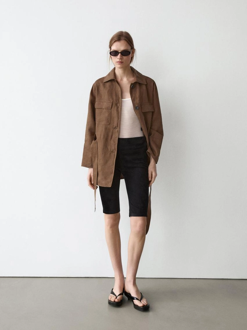 Льняной пиджак с карманами и деталями на поясе