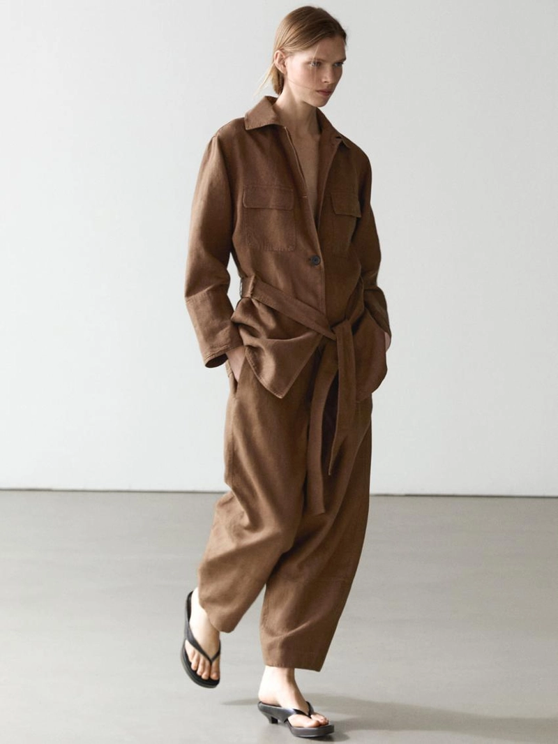 Льняной пиджак с карманами и деталями на поясе