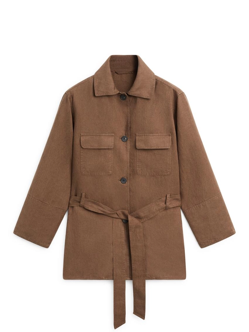 Льняной пиджак с карманами и деталями на поясе