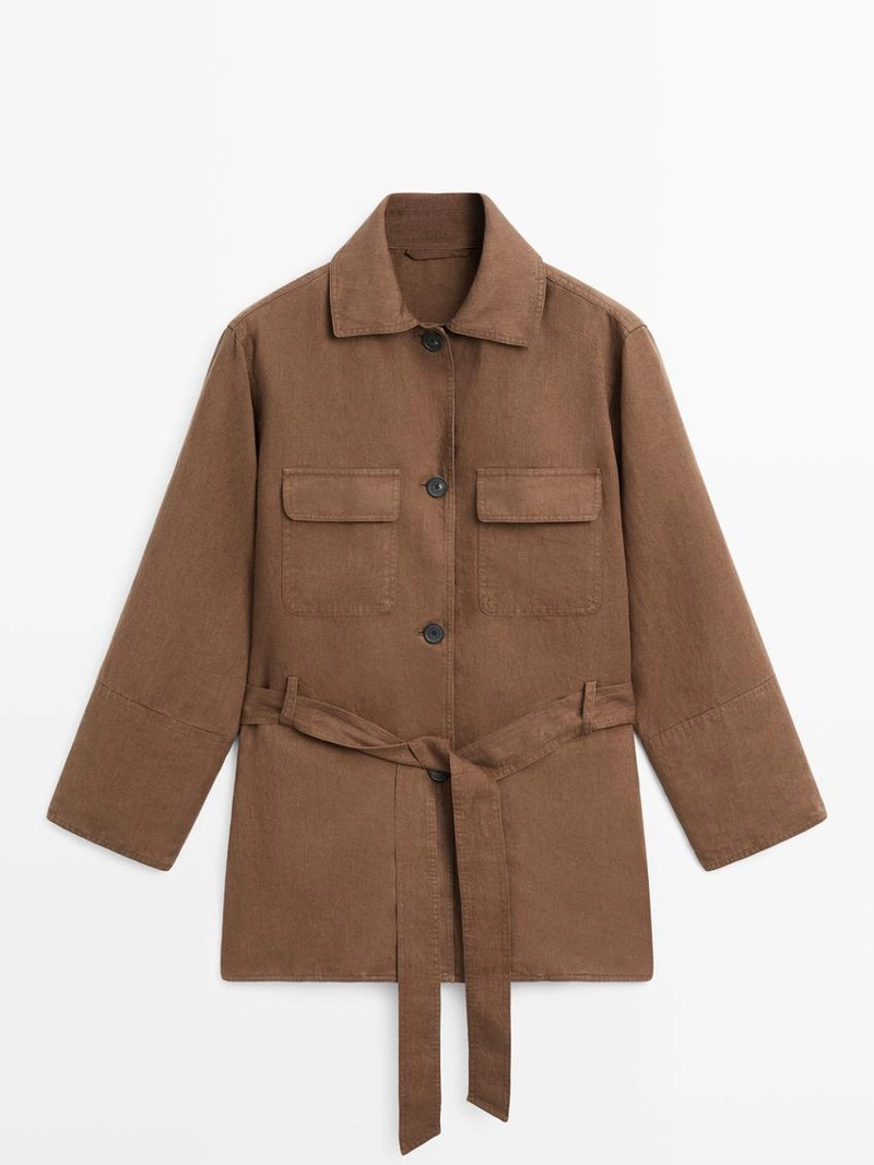 Льняной пиджак с карманами и деталями на поясе