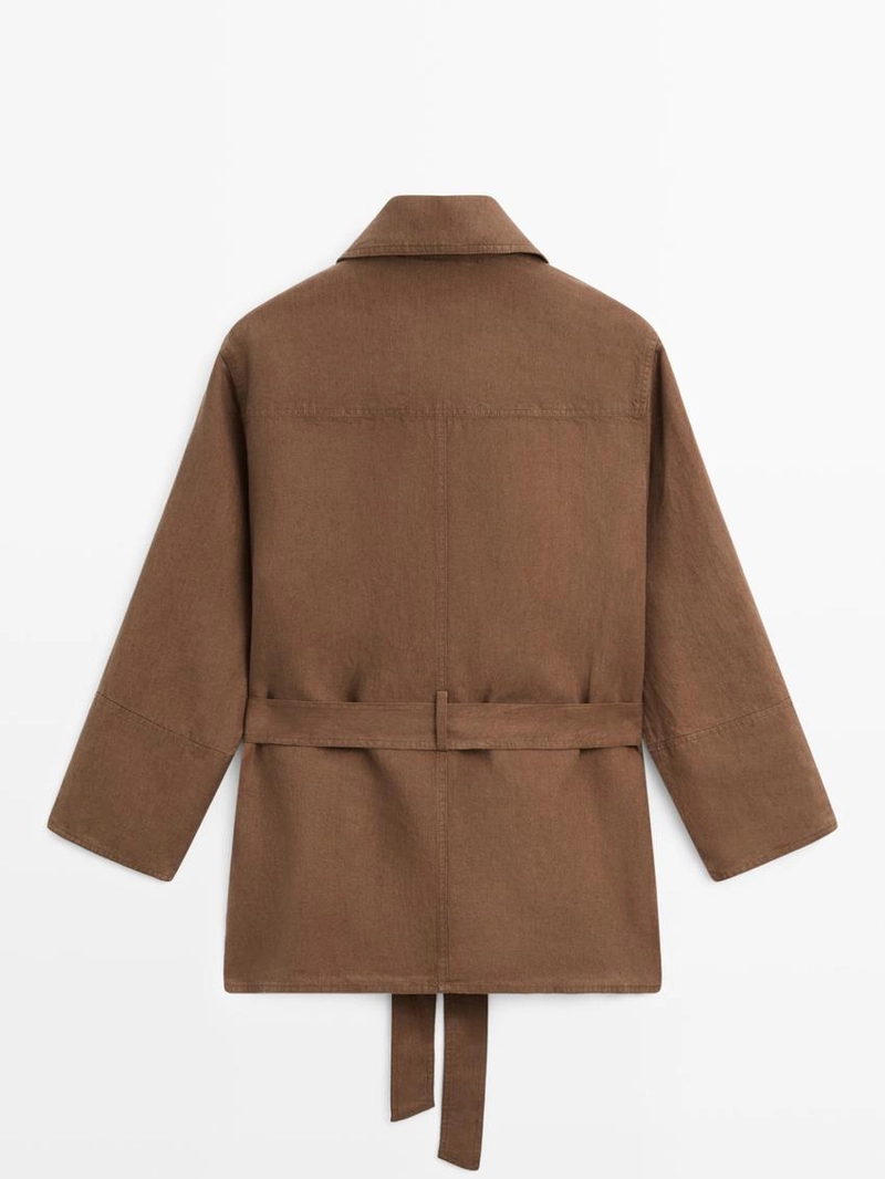 Льняной пиджак с карманами и деталями на поясе