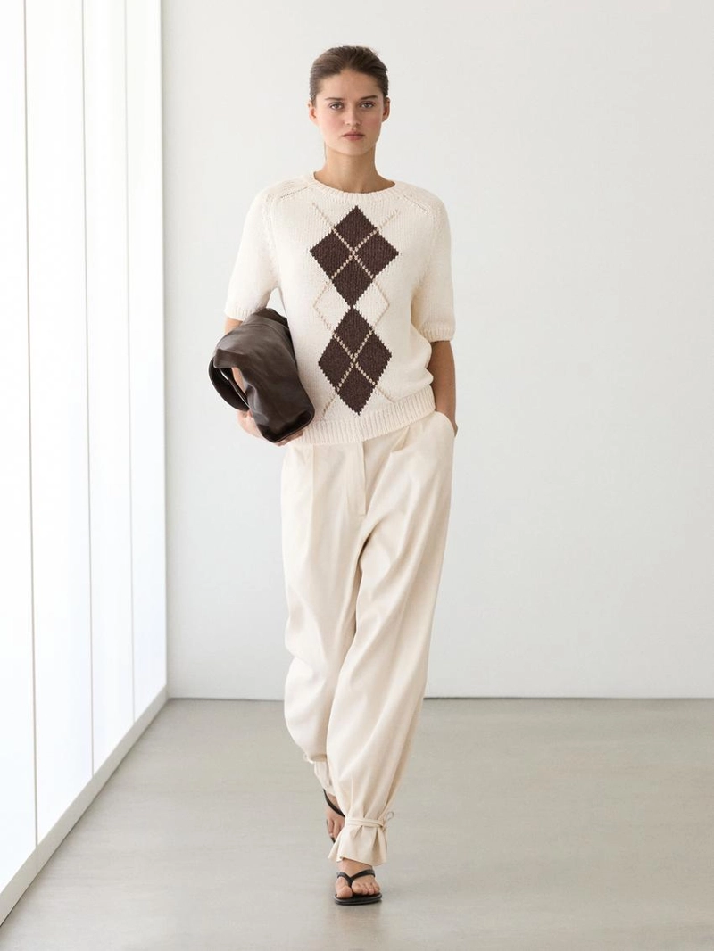 Свитер с ромбами и коротким рукавом