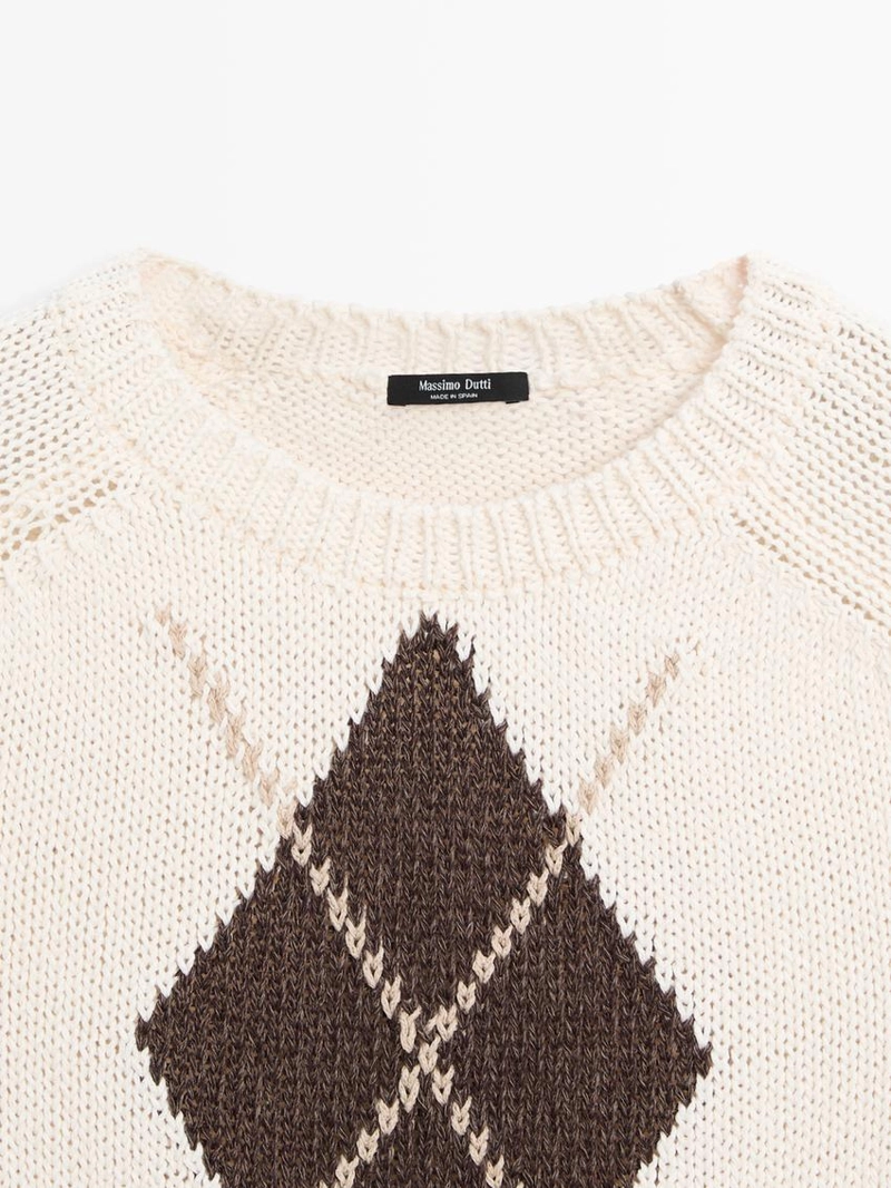 Свитер с ромбами и коротким рукавом