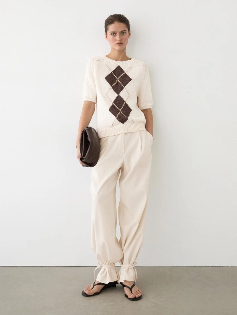 Свитер с ромбами и коротким рукавом