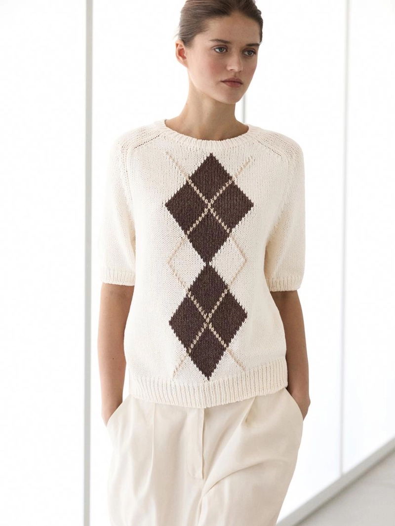 Свитер с ромбами и коротким рукавом
