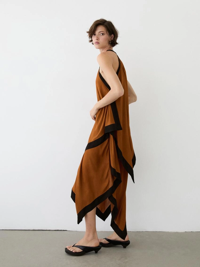 Платье миди с контрастными слоями