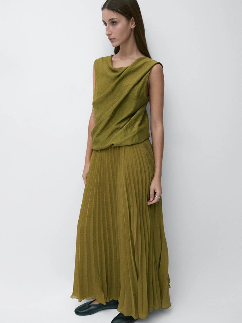 Платье с плиссировкой до пола