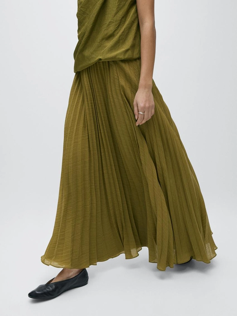 Платье с плиссировкой до пола