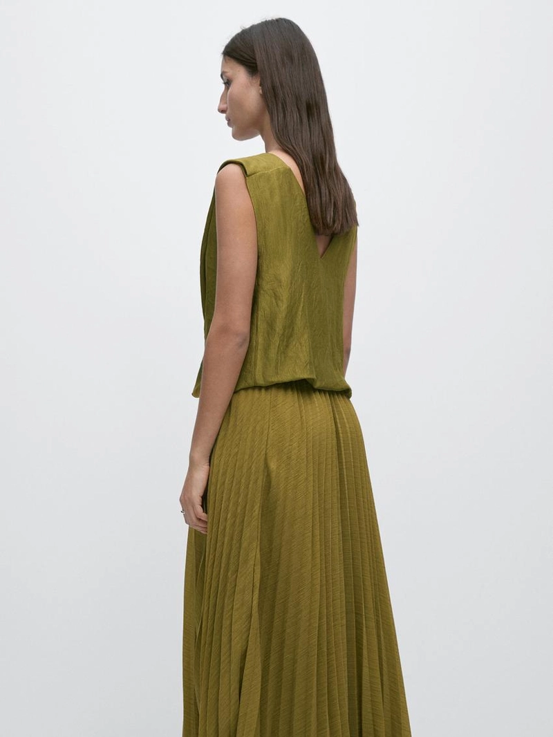 Платье с плиссировкой до пола