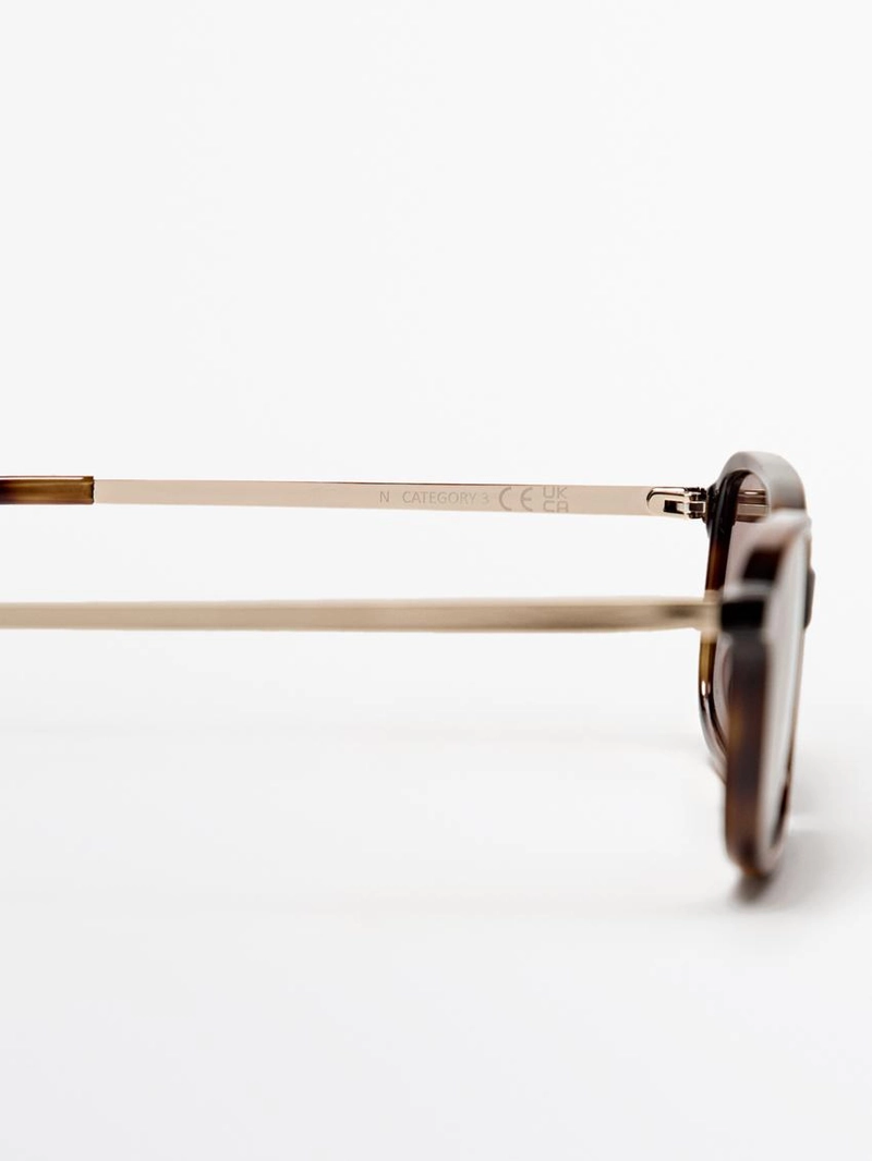 Солнцезащитные очки с прямоугольной оправой в контрастном исполнении