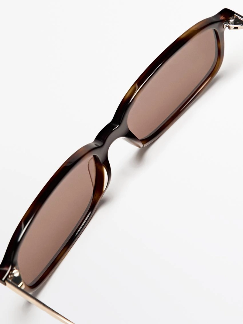 Солнцезащитные очки с прямоугольной оправой в контрастном исполнении