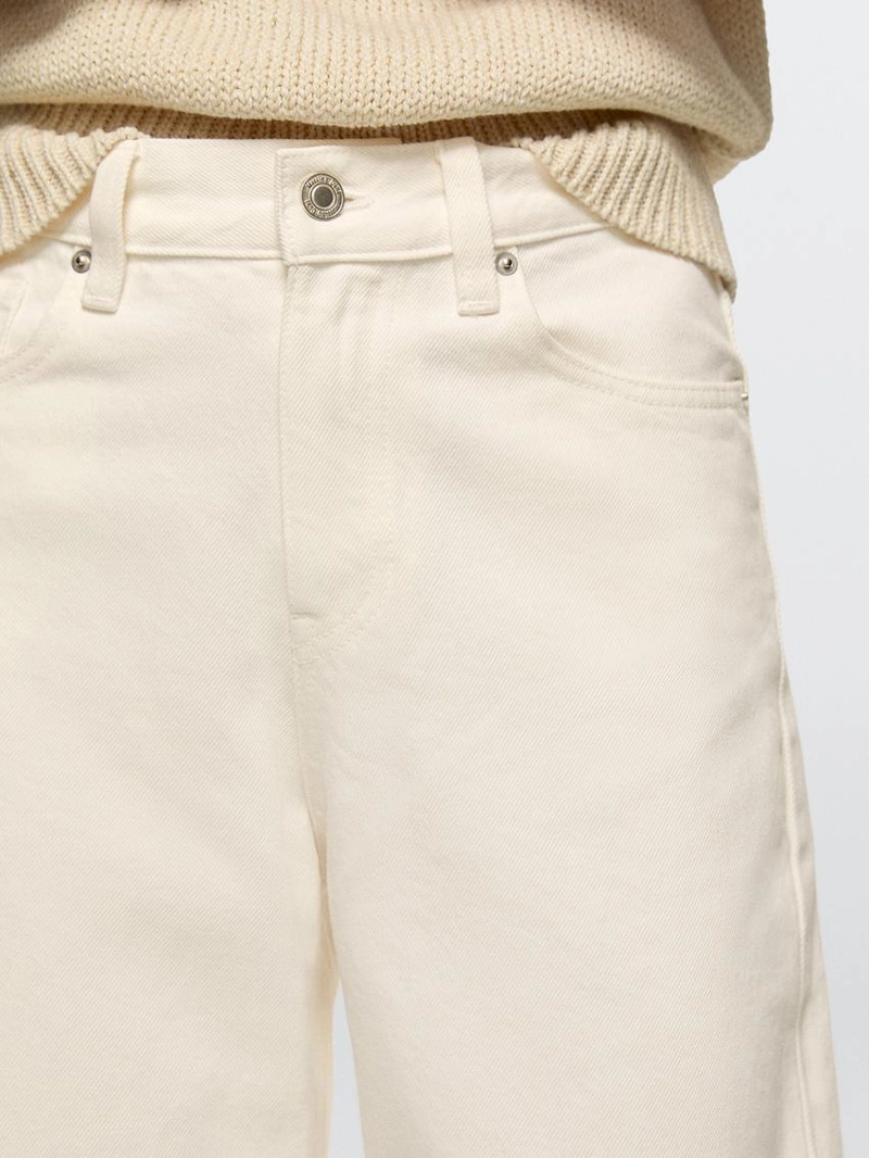 Джинсы с завышенной талией и широкими укороченными брючинами