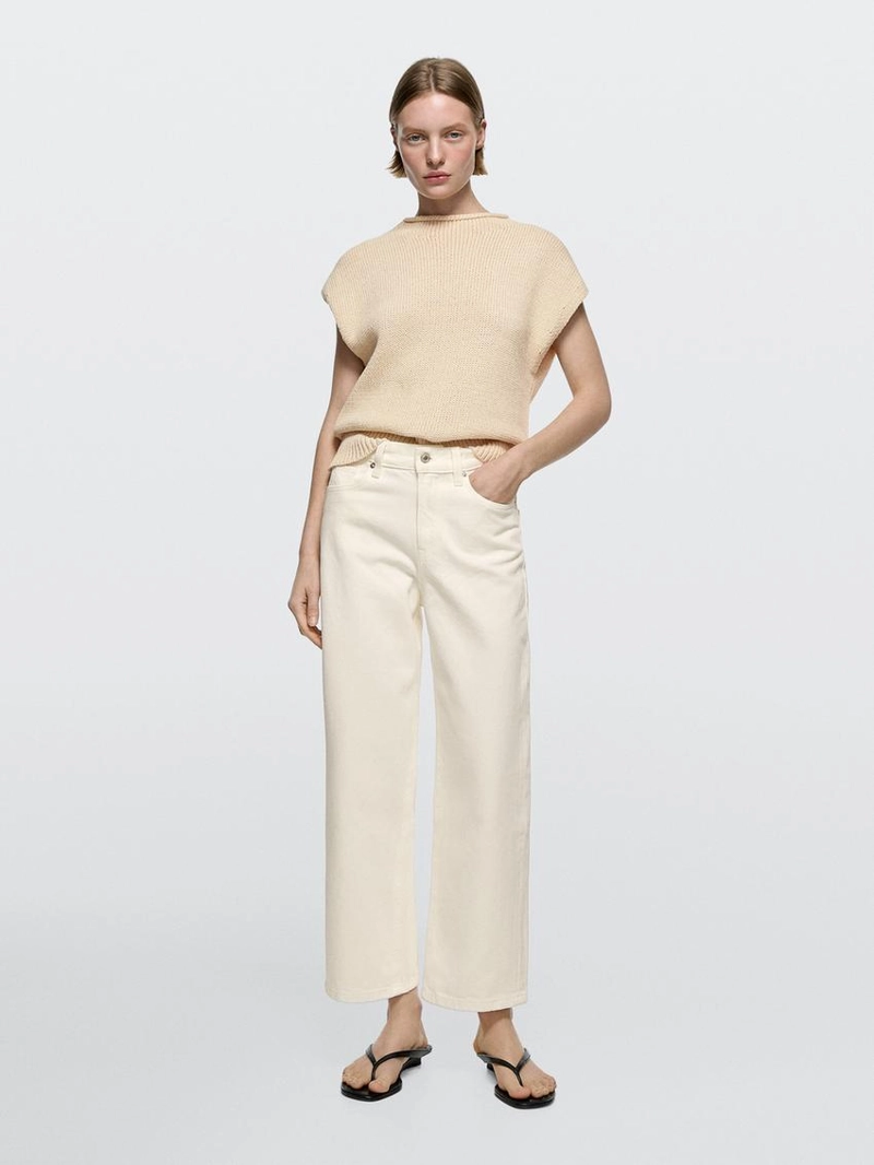 Джинсы с завышенной талией и широкими укороченными брючинами