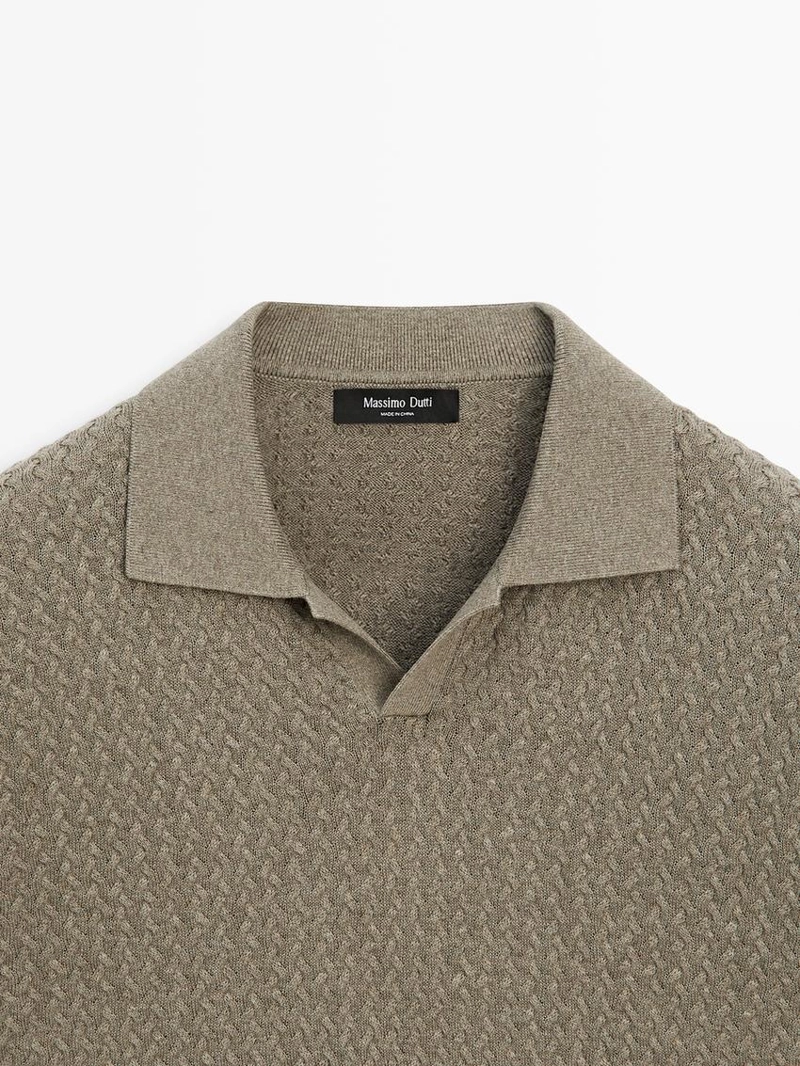 Поло с v-образным вырезом и косым трикотажем