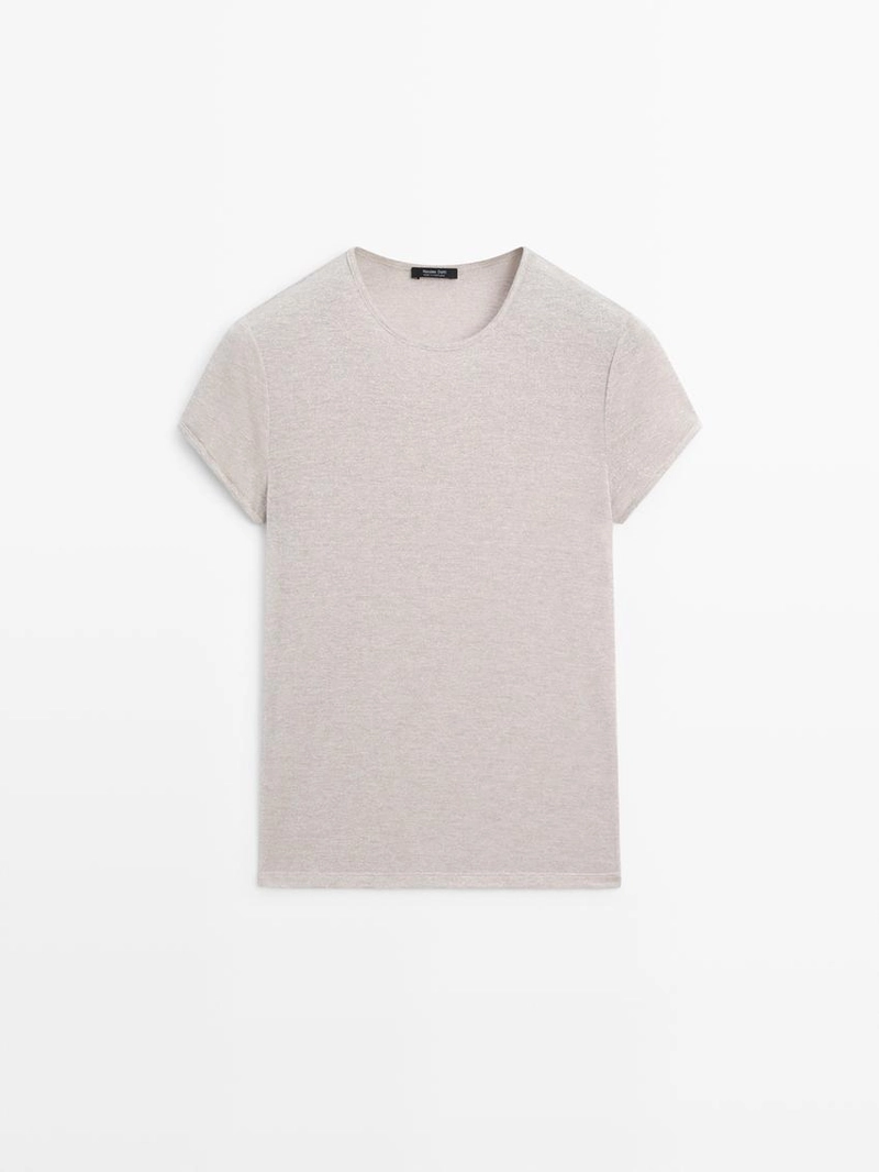 Футболка с коротким рукавом и блестящими деталями