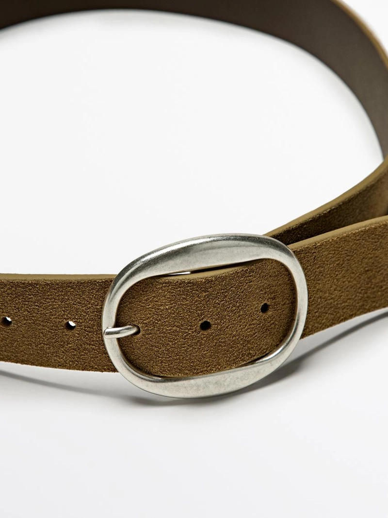 Ремень из замши с овальной пряжкой