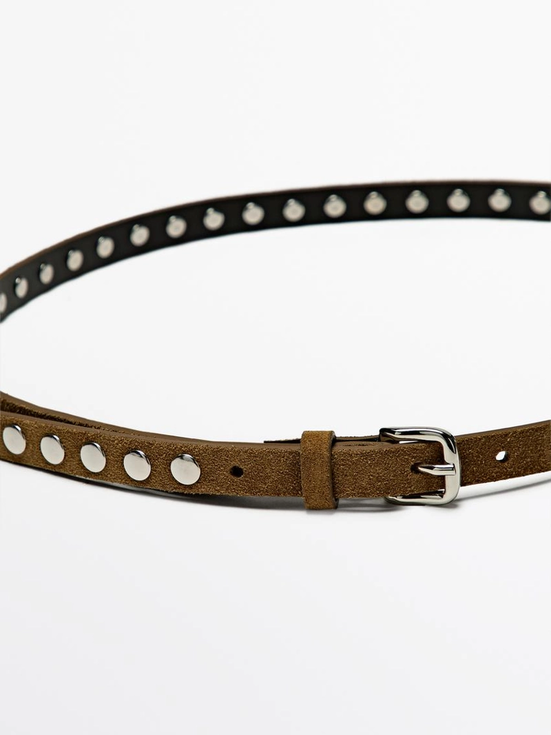 Тонкий кожаный ремень с заклепками