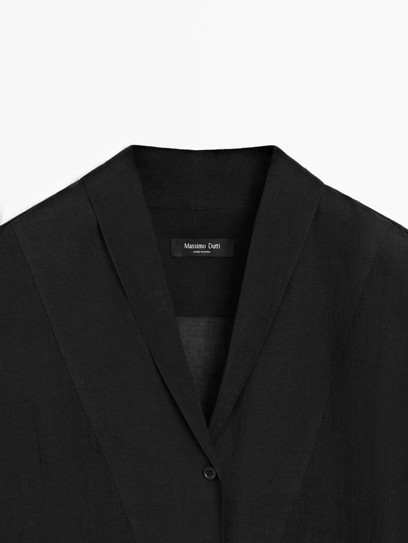 Рубашка из тонкой полупрозрачной ткани с деталями на груди