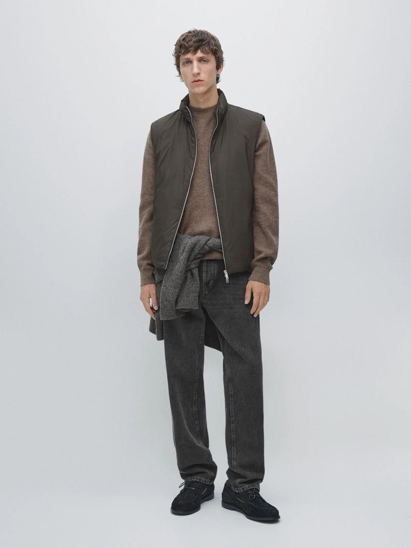 Пуховик безрукавка из водоотталкивающей ткани