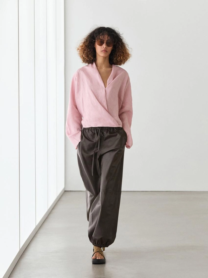 Блузка из льна свободного покроя с завязками