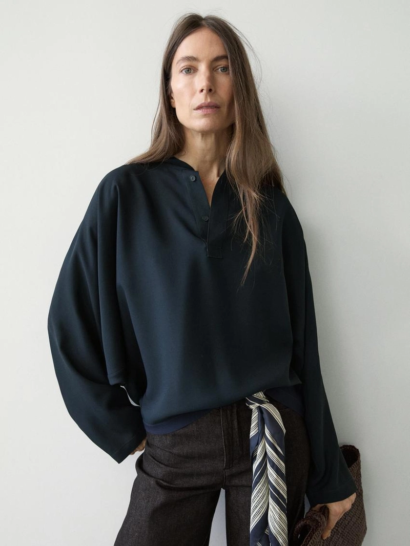 Блуза-пончо с воротником-стойкой