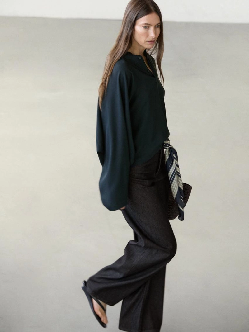 Блуза-пончо с воротником-стойкой